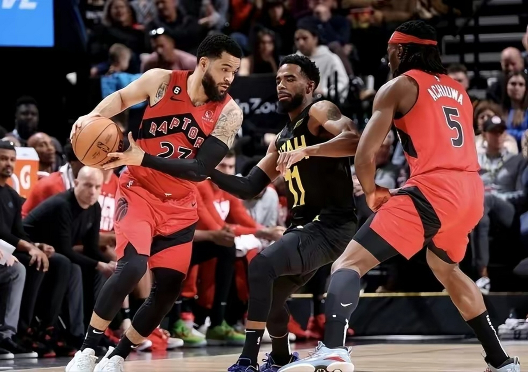 福建队横扫爵士，范弗利特点燃赛场