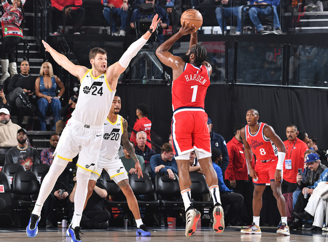 青岛队翻盘山西队,哈登点燃赛场 青岛队翻盘山西队,哈登点燃赛场