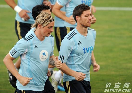 威廉姆斯险胜迈凯伦，阿隆索点燃赛场