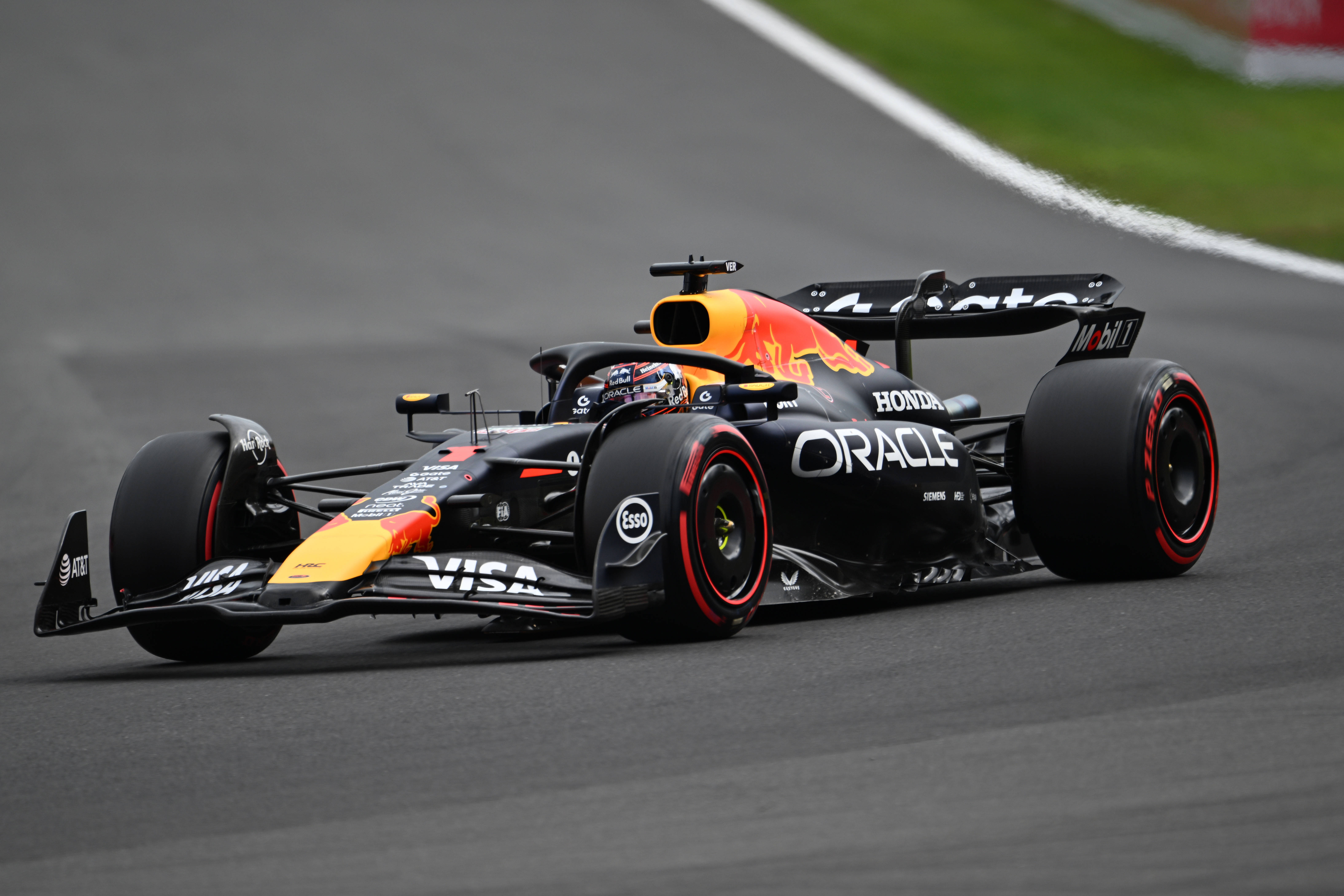 雷诺车队横扫红牛车队，勒克莱尔统治全场