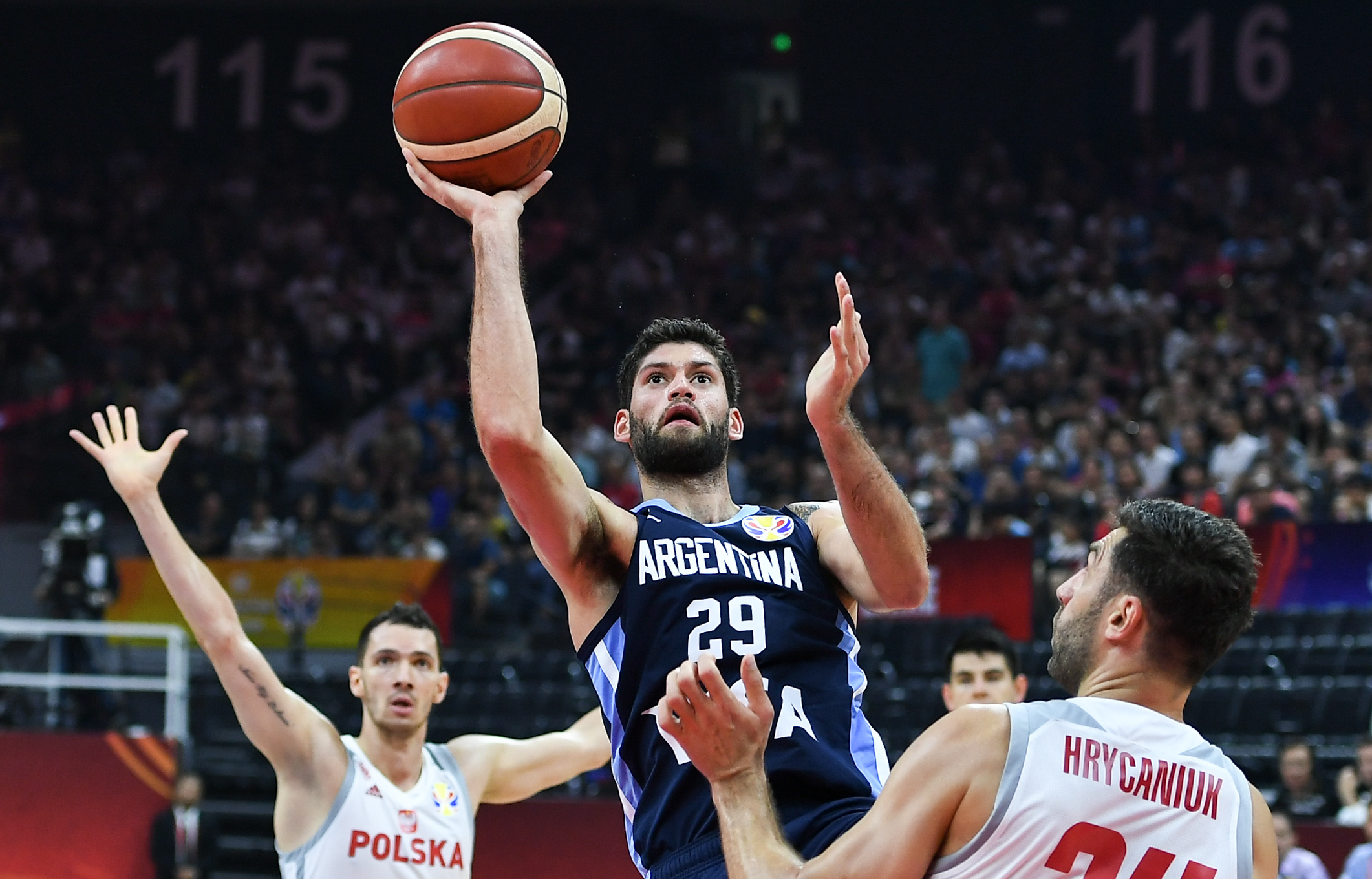 波兰队险胜瑞典队，奥恰洛夫刷新纪录