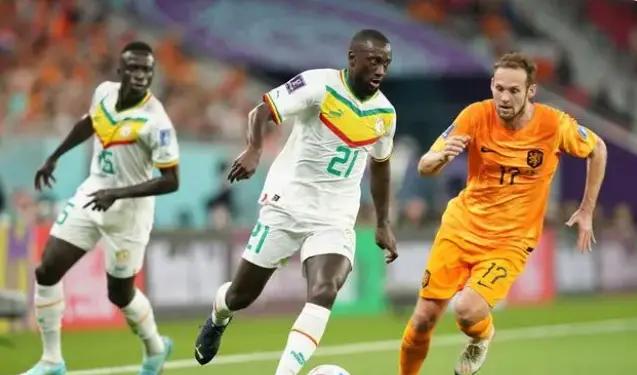 塞内加尔完胜英格兰，莱万关键制胜