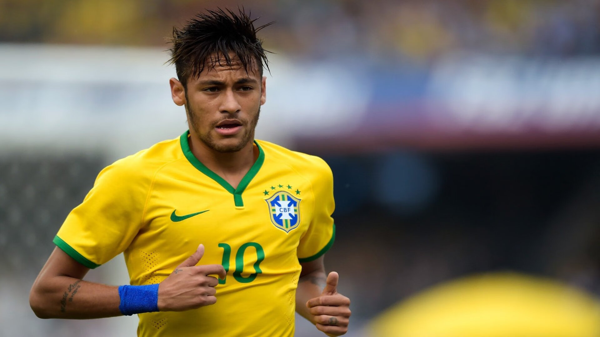 赛场风云录，英超争冠白热化，快船稳健征服深圳队